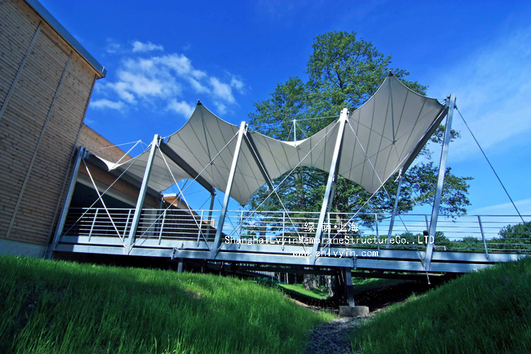 膜結(jié)構(gòu)車棚安裝過程中，剪縫時(shí)有哪些需要注意的事項(xiàng)？